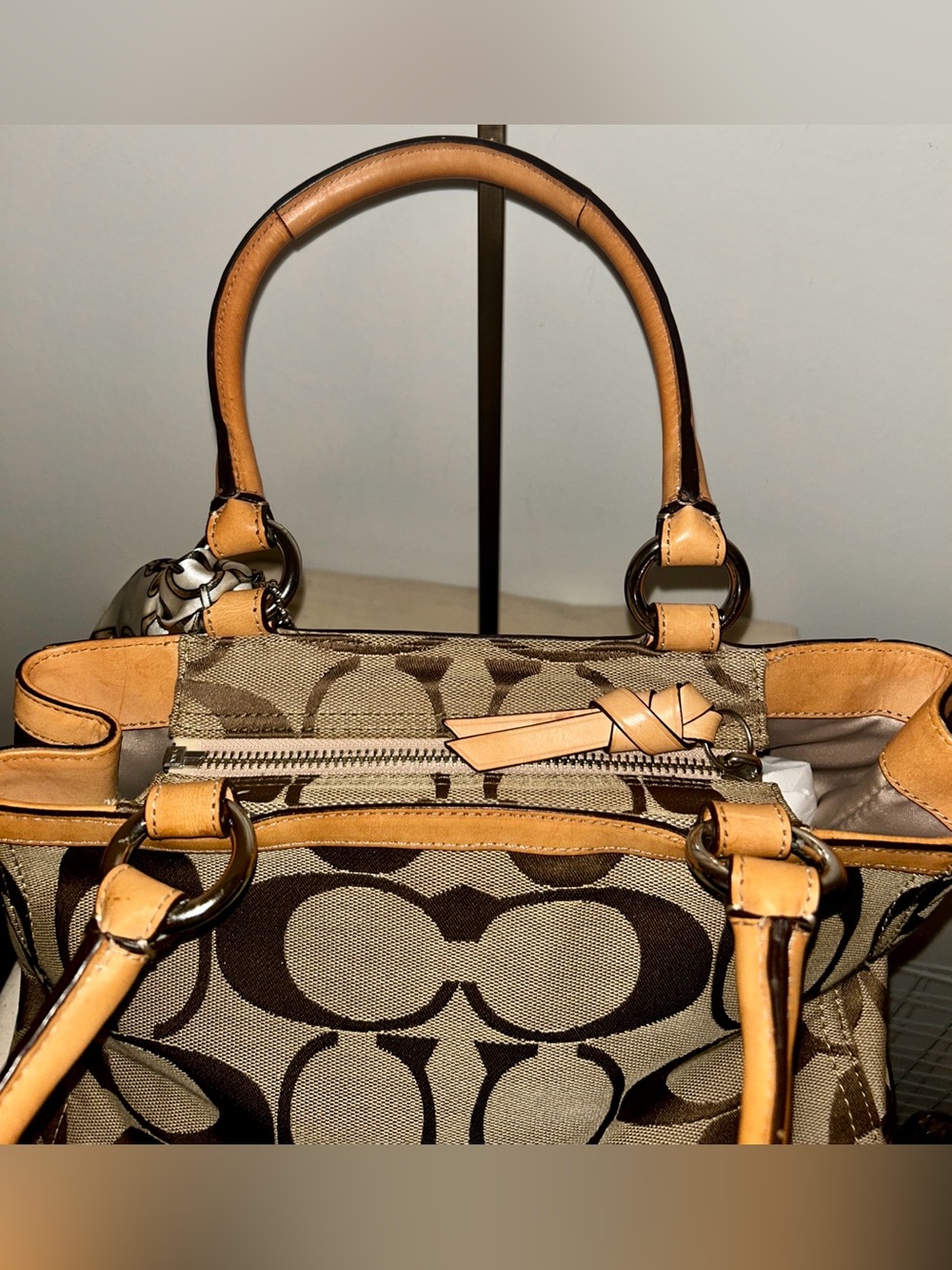 Coach Hampton Signature Monogram Handbag . Y2K Vintage Beauty - Picture 9 of 15
